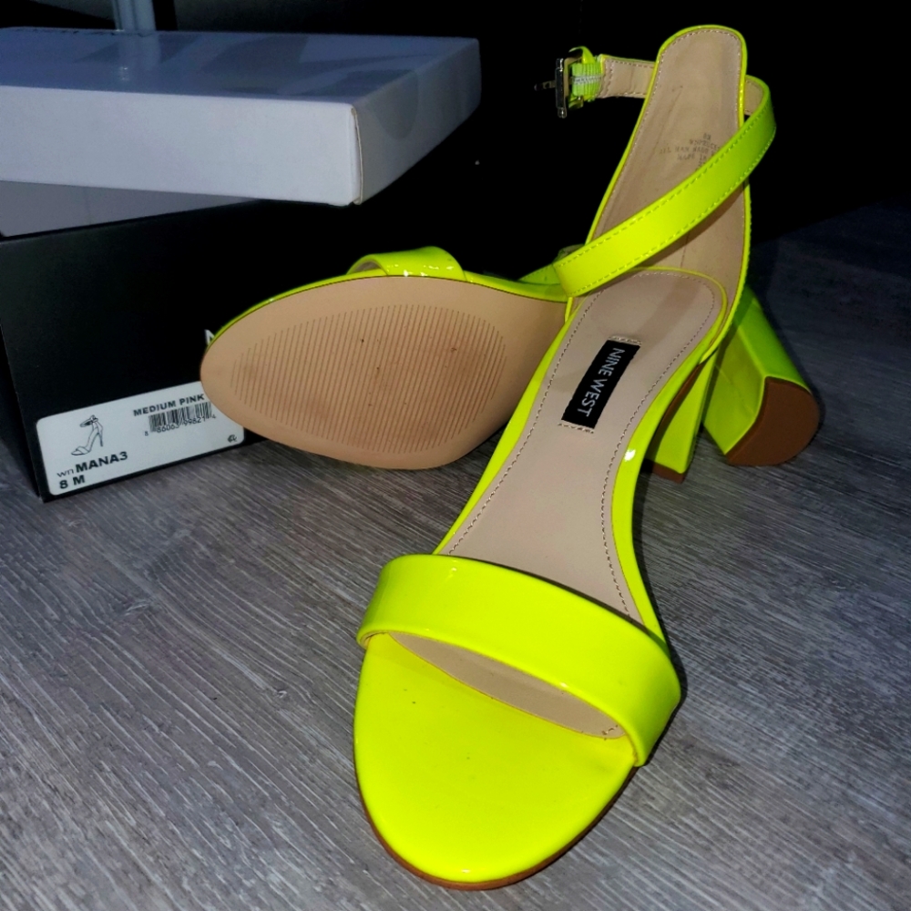 NINE WEST PRUCE ANKLE STRAP BLOCK HEEL SANDALS - YELLOW PATENT
